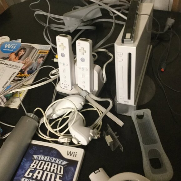 Nintendo Wii Console White Complete with controllers games  and much more - Picture 6 of 12